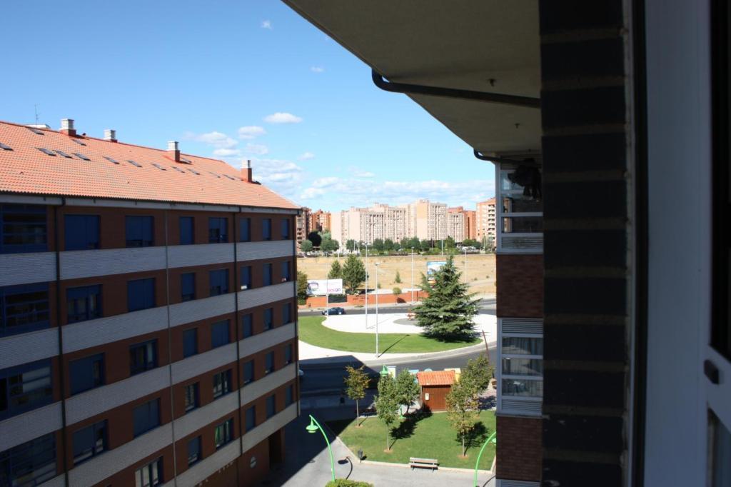 Ferienwohnung Apartamento La Cenicienta León Exterior foto